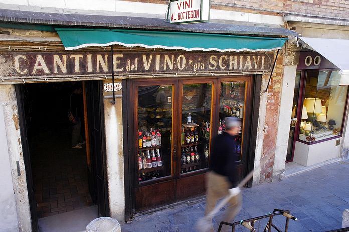 Lettura/ Andare per bacari a Venezia